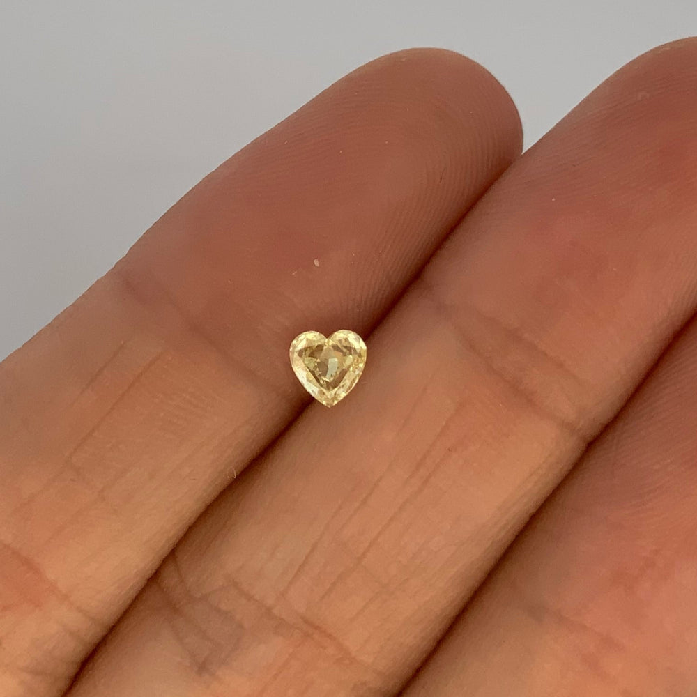 
                      
                        M - Diamante Amarillo Corte Corazón de 0.42ct / Medidas 4.5 x 4.6mm
                      
                    