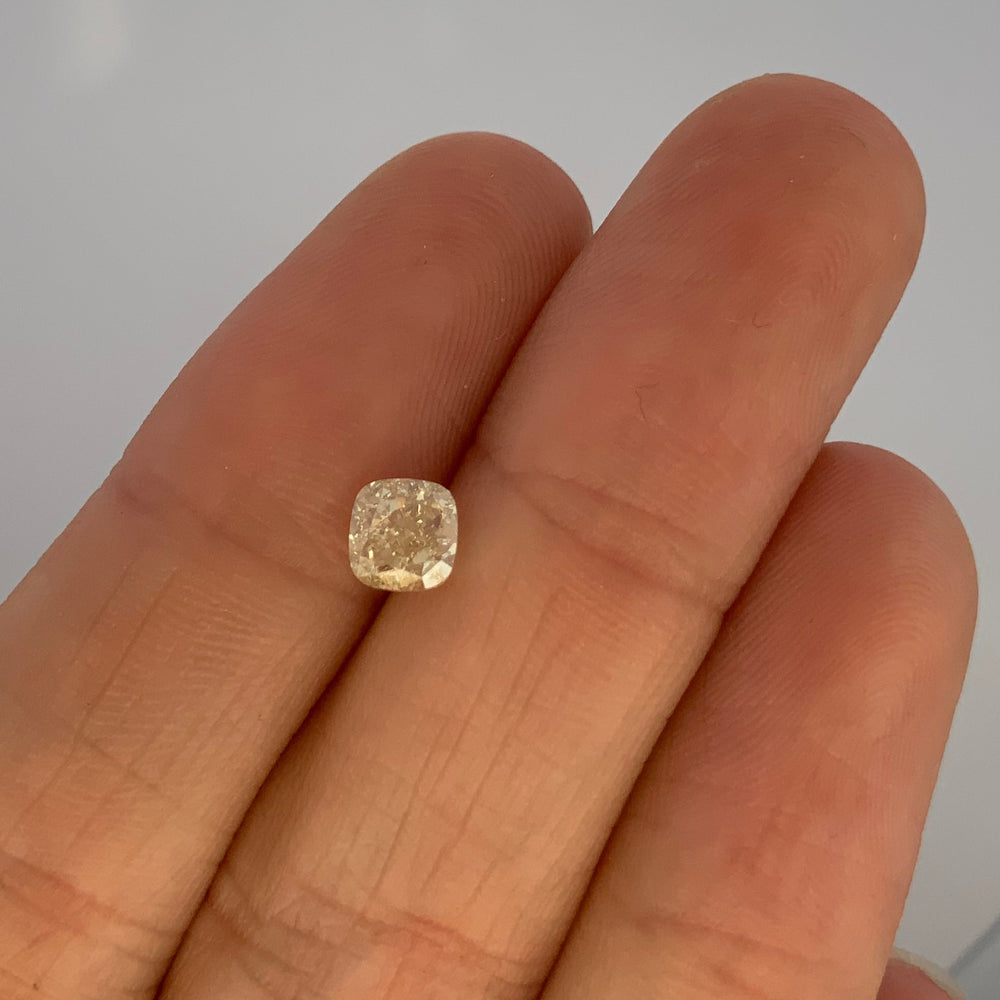 
                      
                        G - Diamante Con Tono Amarillo Corte Cushion de 1.01ct / Medidas 5.1 x 5 mm
                      
                    