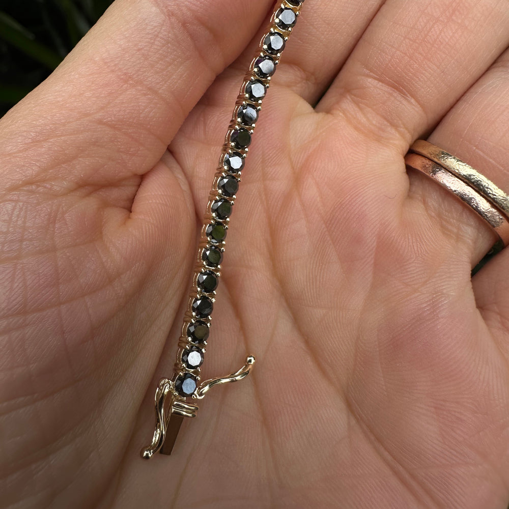 
                      
                        ENTREGA INMEDIATA / PIEZA ÚNICA / Pulsera Tenis de Diamante Negro 3mm / 19cm
                      
                    