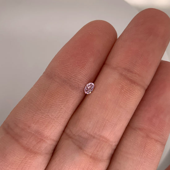 ADVANCE / SECTION Purple Pink Diamond “N” / Oval Cut / Measurements: 2.46 x 3.85mm, total value 21,800 pesos