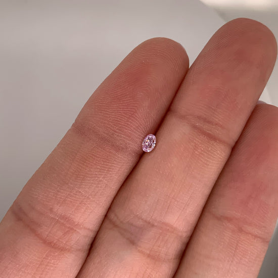 ADVANCE / SECTION Purple Pink Diamond “M” / Oval Cut / Measurements: 2.45 x 3.65mm, total value 20,800 pesos