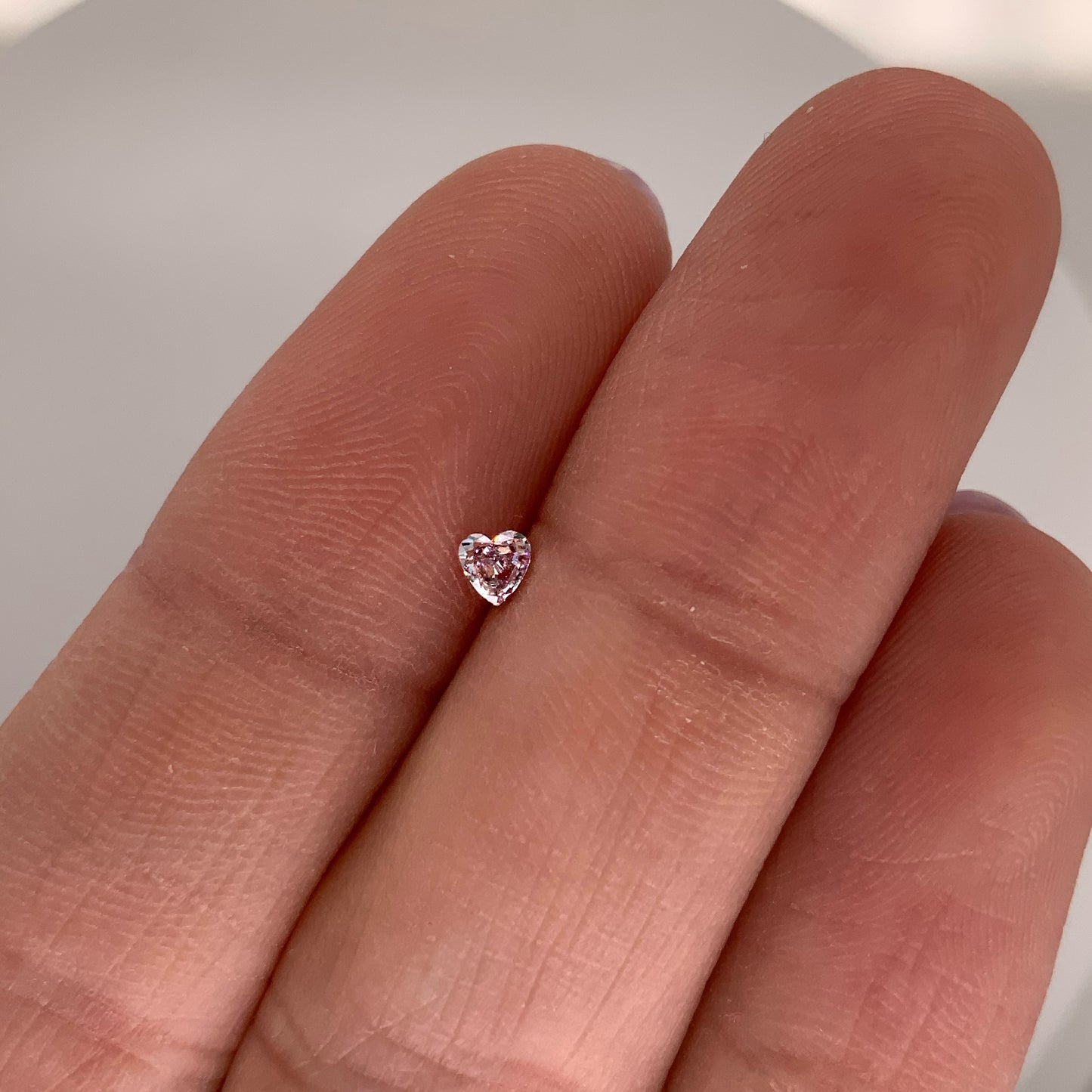 ANTICIPO / APARTADO Diamante Rosa Morado “L” / Corte Corazón / Medidas: 3.02 x 3.12mm, valor total 20,730 pesos