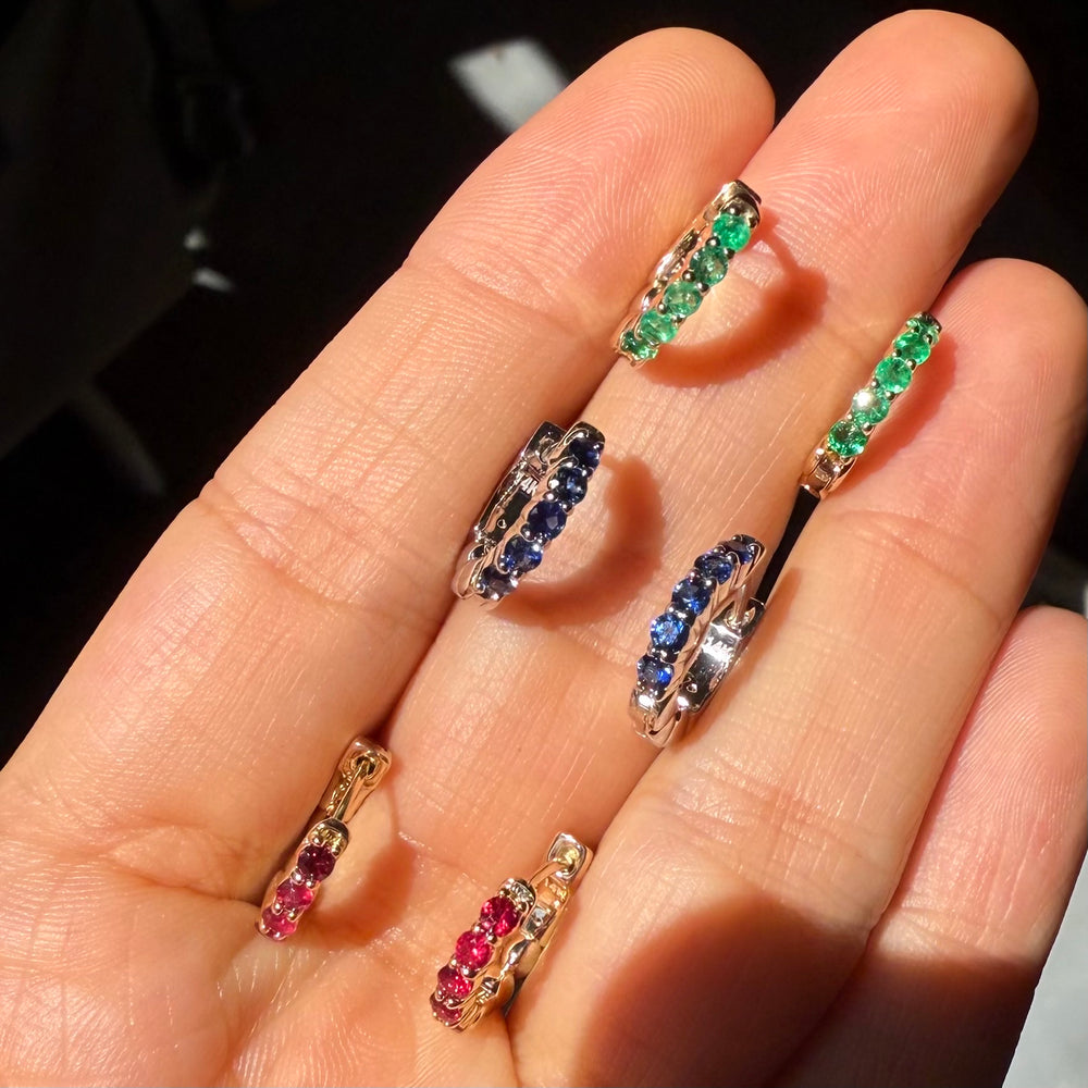 
                      
                        Arracada Monica de Esmeralda, Rubi o Zafiro 0.25ct CHICA (por pieza NO par)
                      
                    