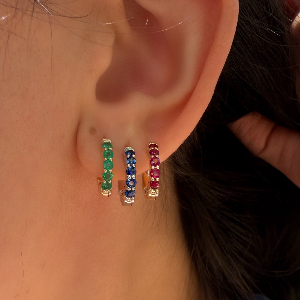 
                      
                        Arracada Monica de Esmeralda, Rubi o Zafiro 0.25ct CHICA (por pieza NO par)
                      
                    