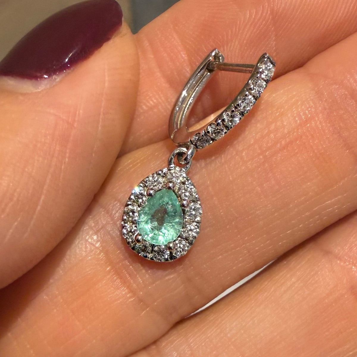 ENTREGA INMEDIATA / Arracada Única con Turmalina Paraiba y Diamantes / Oro blanco 14k (se vende una pieza NO es par)
