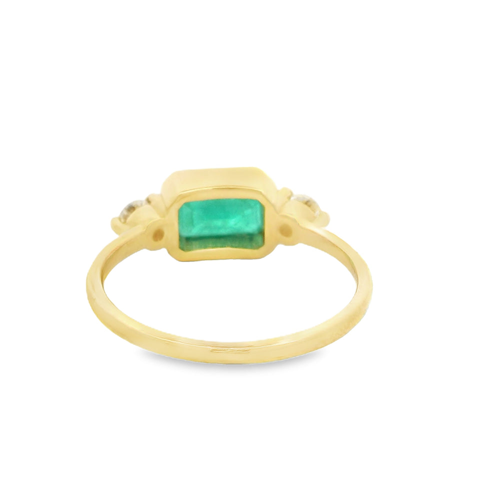 
                      
                        Anillo Emily
                      
                    
