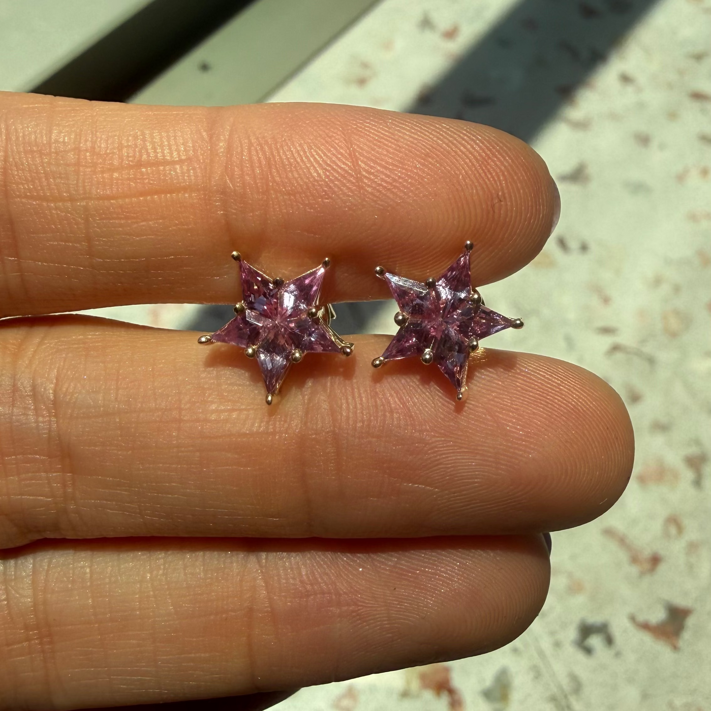 Opción E / ENTREGA INMEDIATA / PIEZA ÚNICA / Par de Aretes De Zafiros Rompecabezas Forma Estrella / Oro amarillo 14k