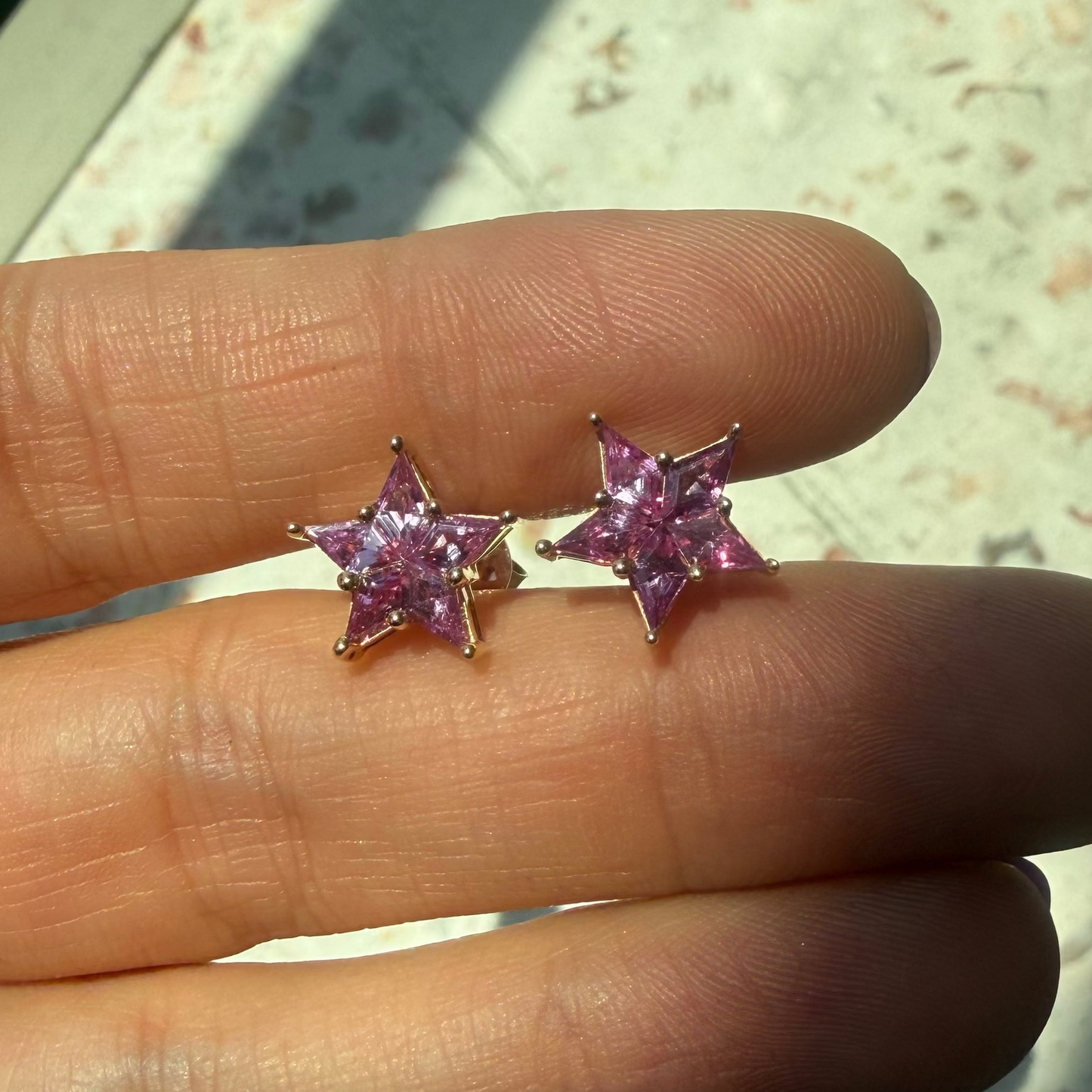 Opción U / ENTREGA INMEDIATA / PIEZA ÚNICA / Par de Aretes De Zafiros Rompecabezas Forma Hexagonal  / Oro amarillo 14k