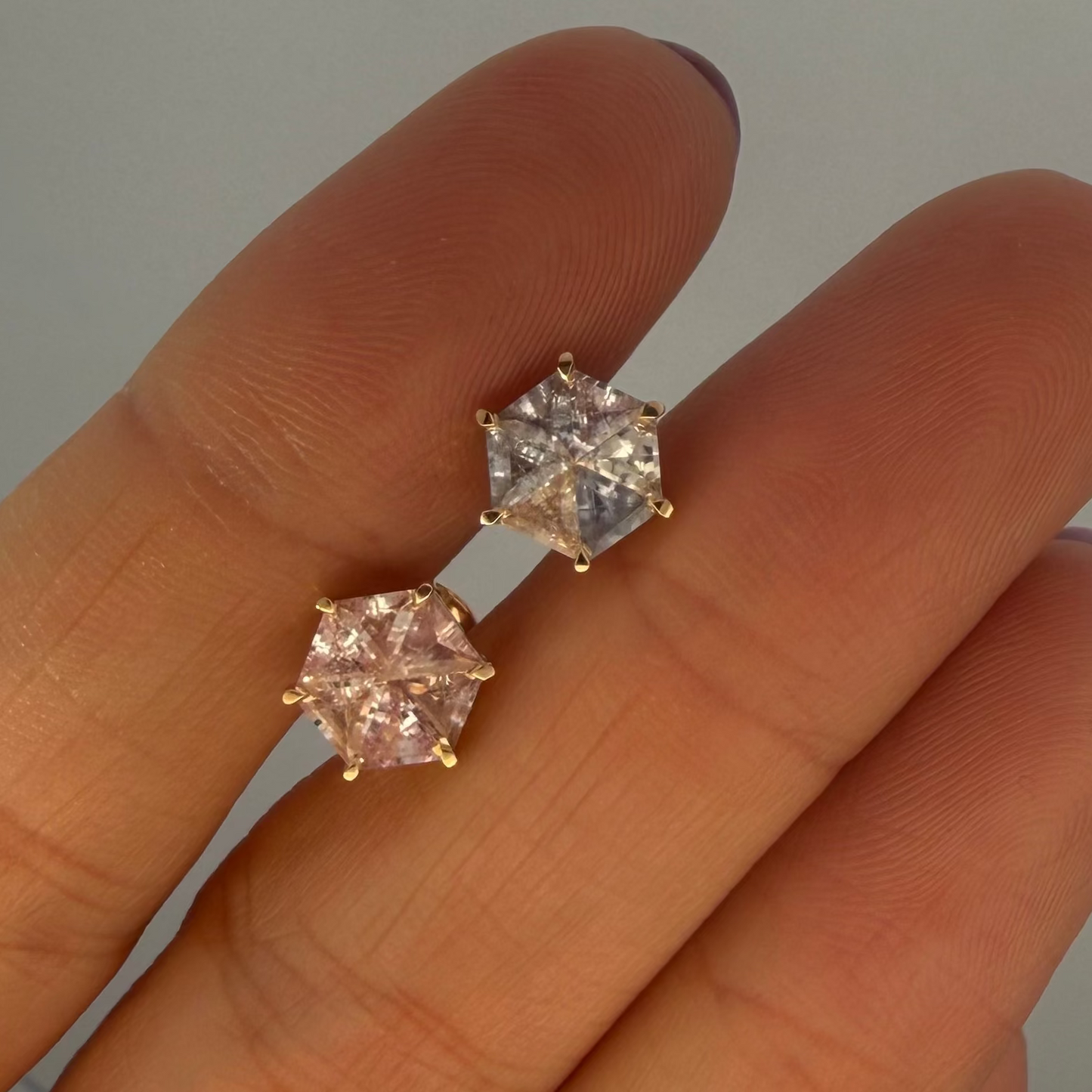 Opción H / ENTREGA INMEDIATA / PIEZA ÚNICA / Par de Aretes De Zafiros Rompecabezas Forma Hexagonal  / Oro amarillo 14k