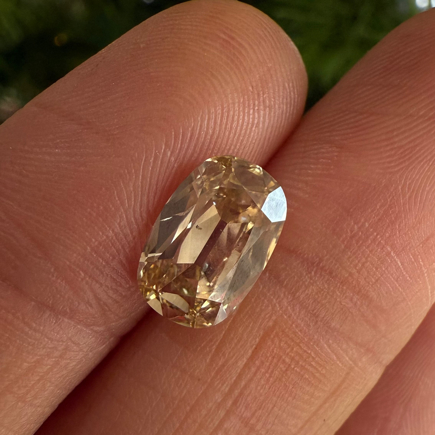 Diamante Old Mine Cushion Alargado Champagne de 2.6ct