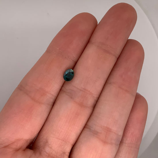 Zafiro Azul Verdoso Corte Oval de 0.65ct / Medidas 5.7 x 4.36mm