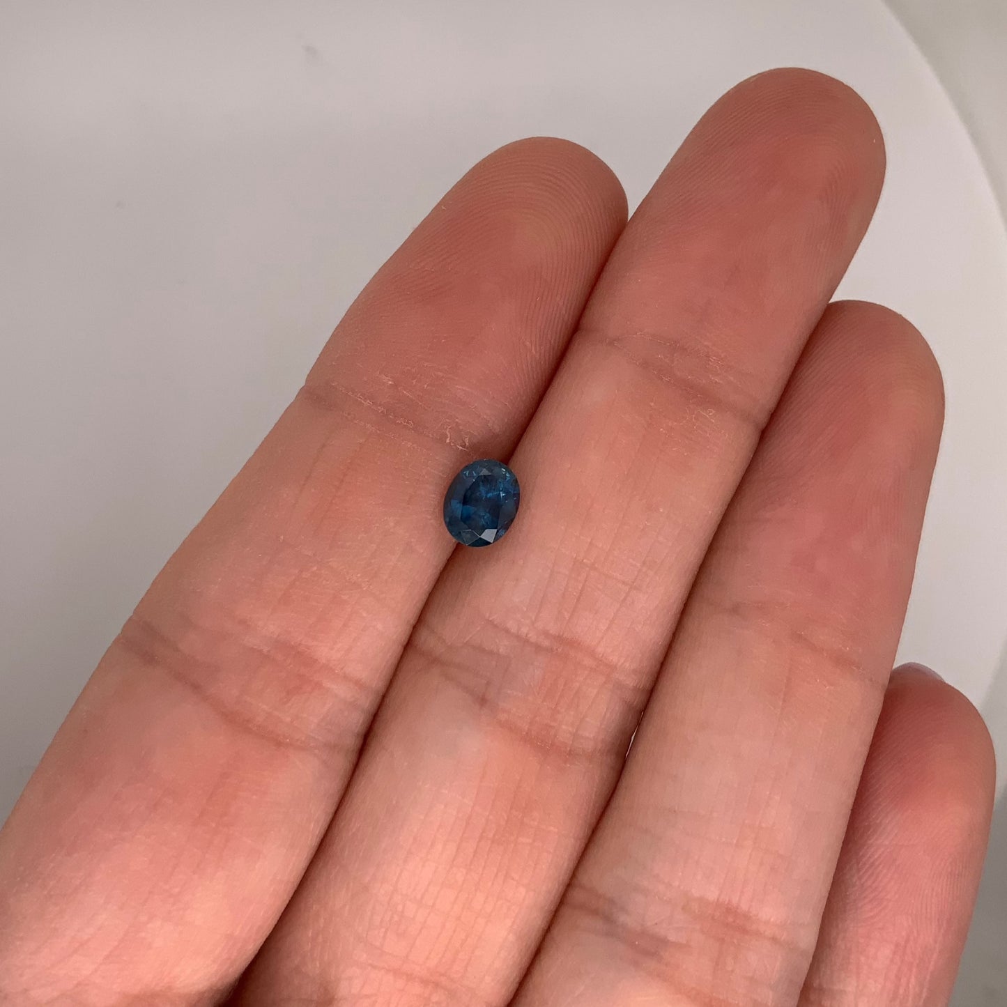 Zafiro Azul Corte Oval de 0.79ct / Medidas 6 x 4.78mm