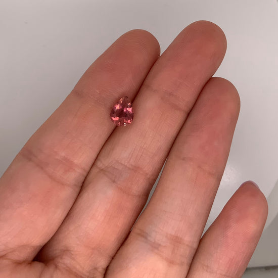 Turmalina Rosa Corte Pera de 1.04ct / Medidas 8 x 6mm