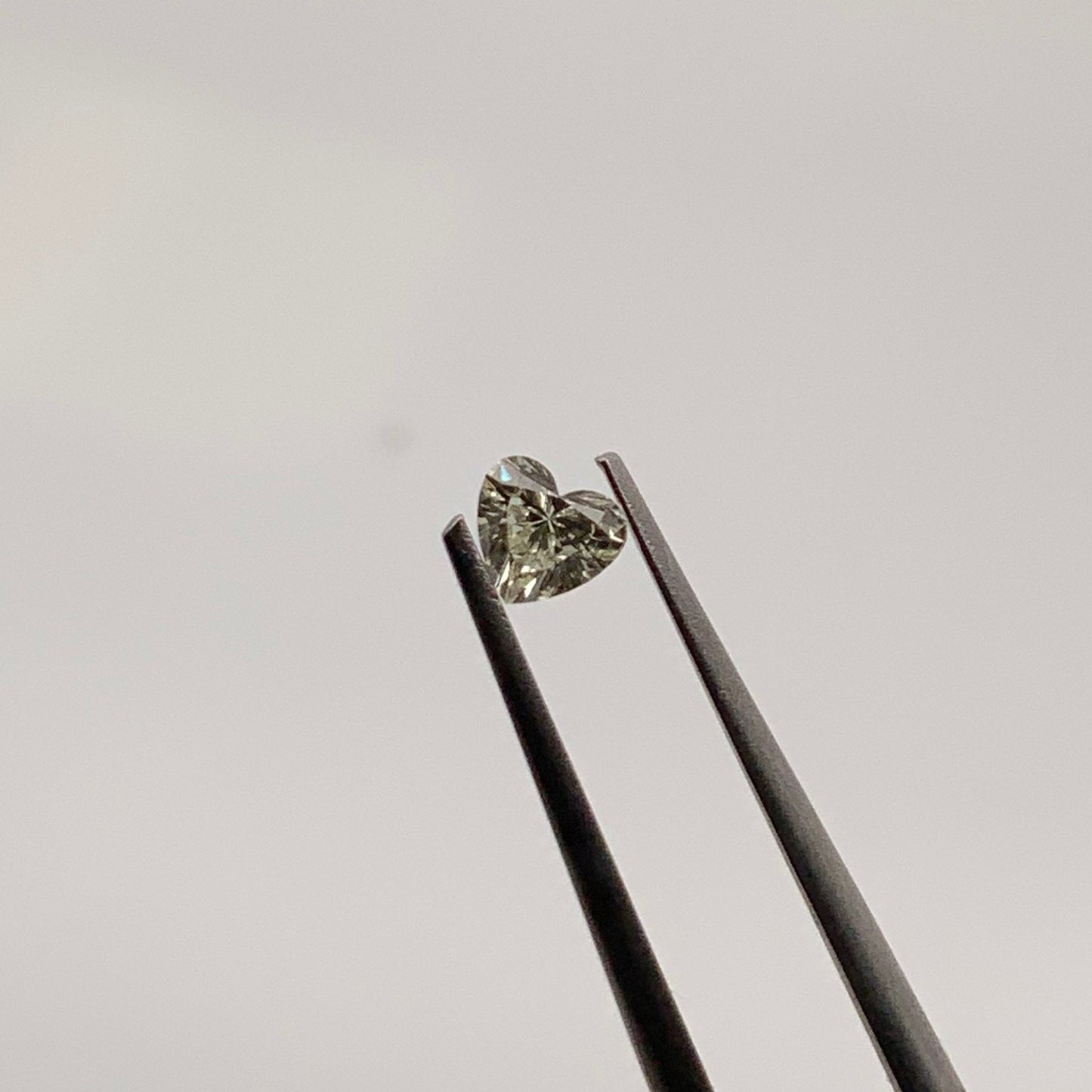 Diamante corte corazón de 0.19ct, medidas 4x3.8mm