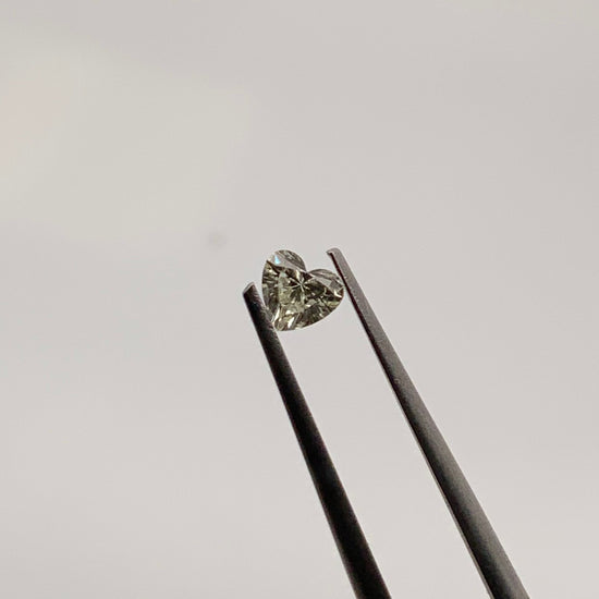 Diamante corte corazón de 0.19ct, medidas 4x3.8mm