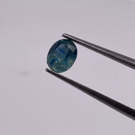 Zafiro Sirena Azul Verdoso Corte Oval de 0.92ct / Medidas 6.05 x 5mm