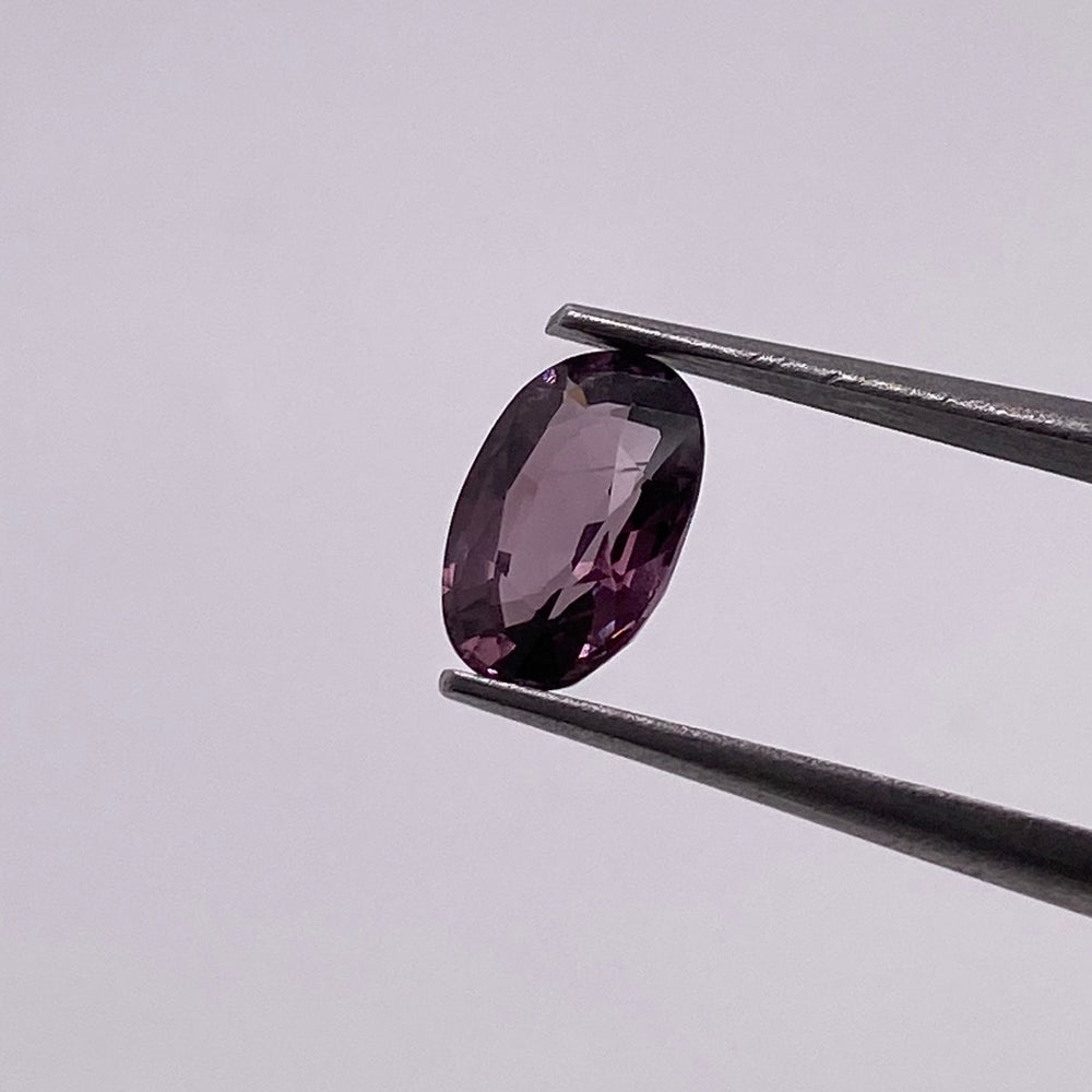 Espinela Vino Corte Oval de 1.45ct / Medidas 8.35 x 5.5mm