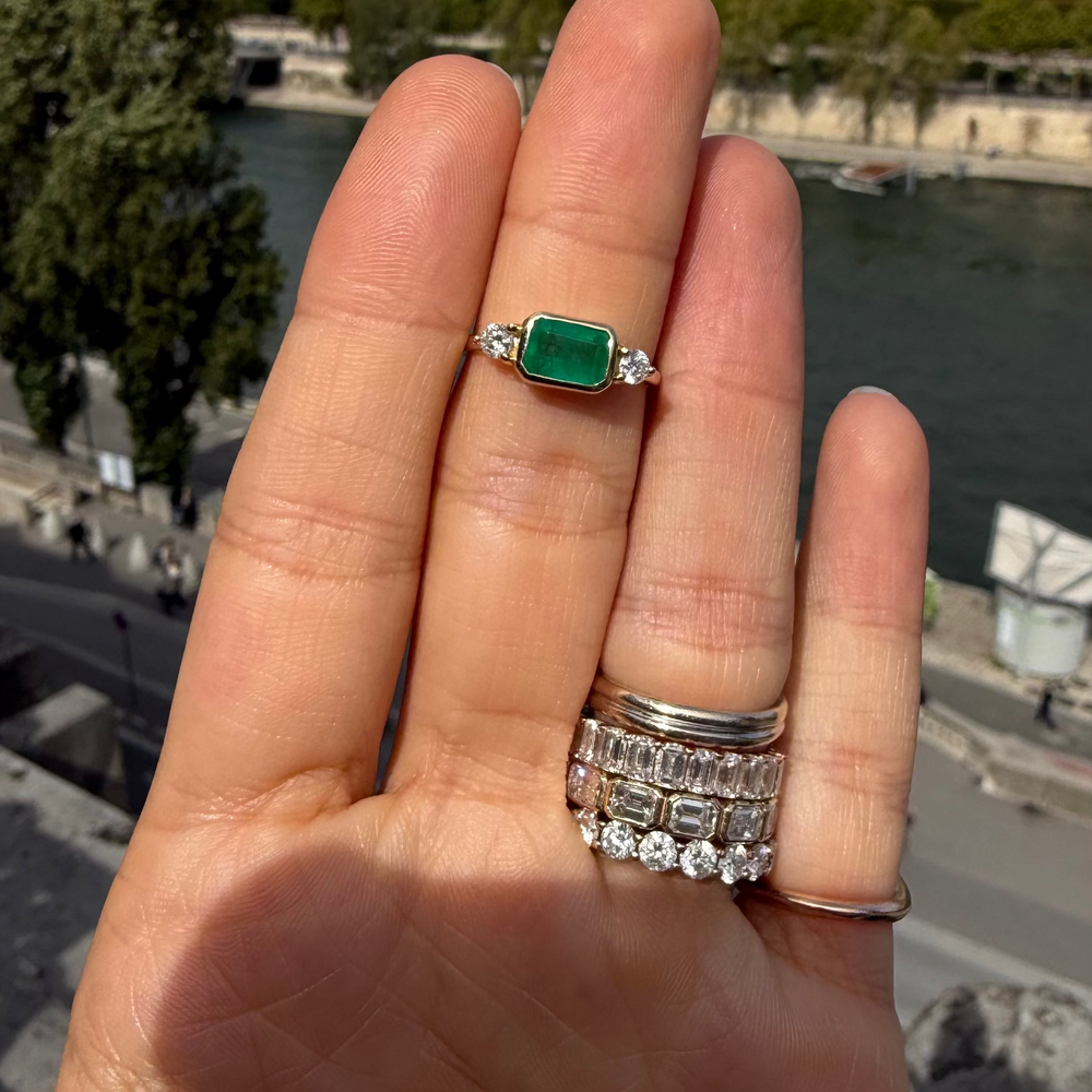 
                      
                        Anillo Emily
                      
                    