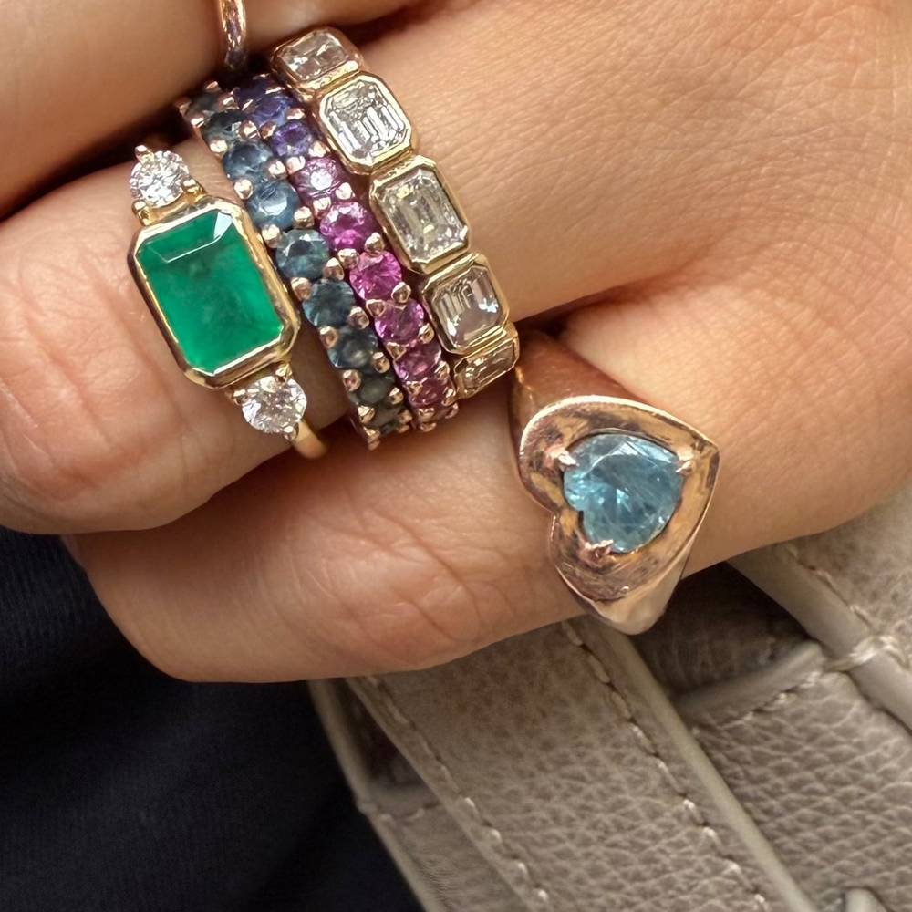 
                      
                        Anillo Emily
                      
                    
