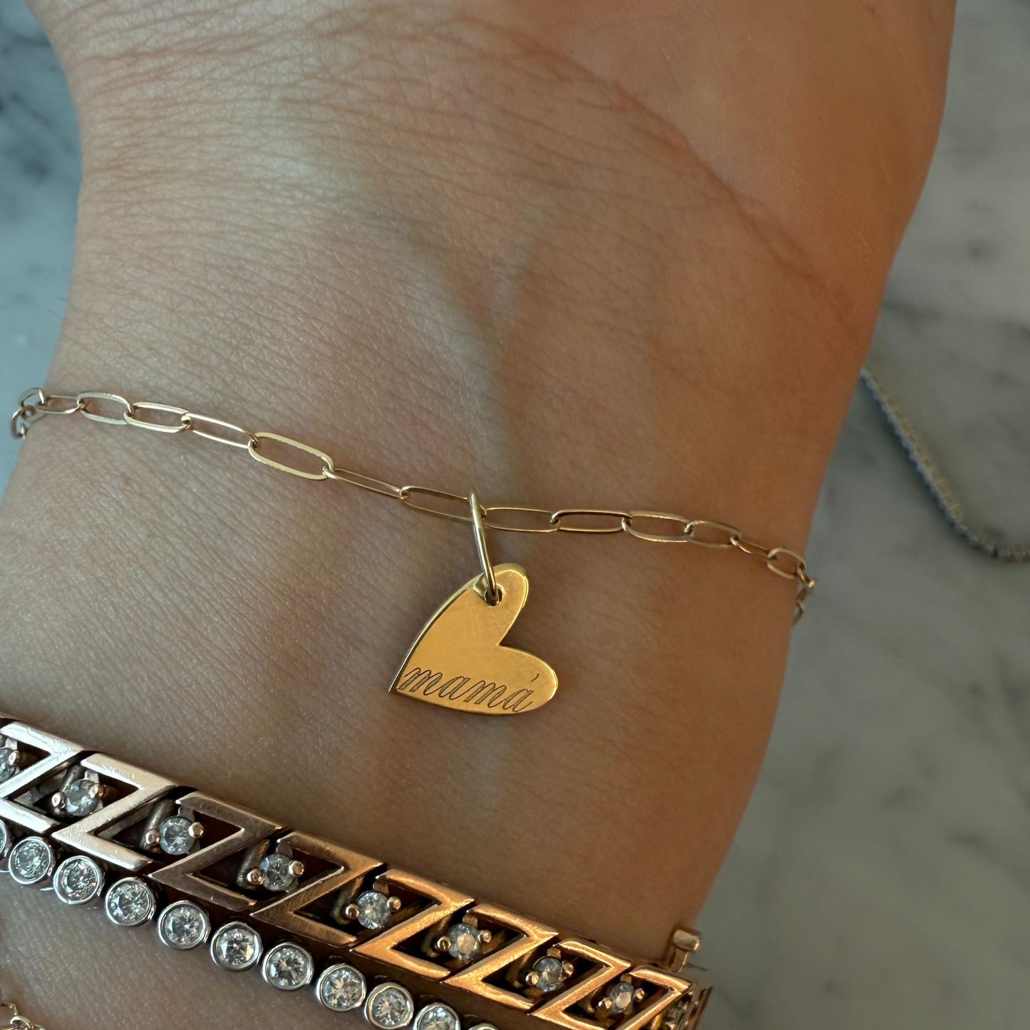 ENTREGA INMEDIATA / Charm Corazón Mamá / Oro amarillo 14k