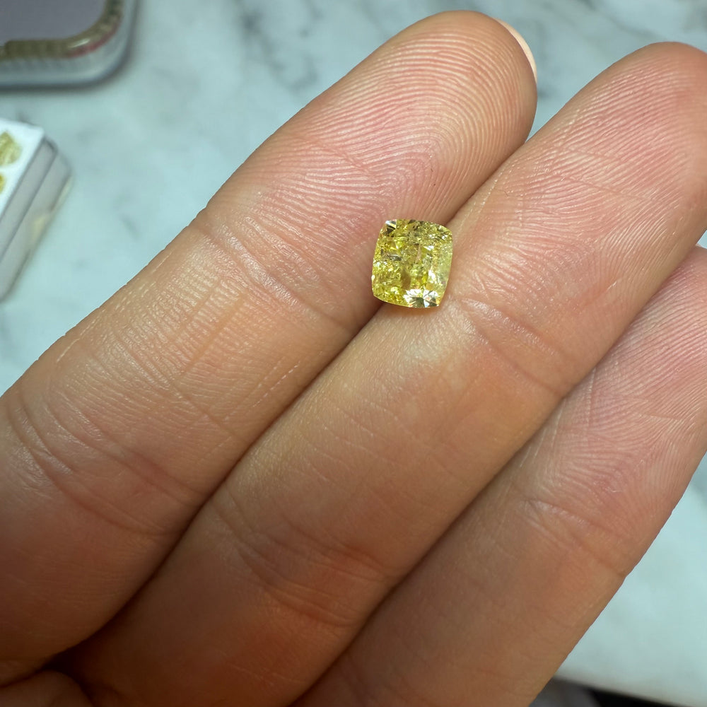 F - Diamante Amarillo 1.25ct Corte Cushion / Medidas 5.89x5.40mm