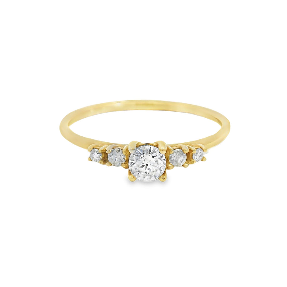 ENTREGA INMEDIATA / PIEZA ÚNICA / Anillo con Diamante central de 0.20 ct y Diamantes laterales / Oro amarillo 14K / Talla 7