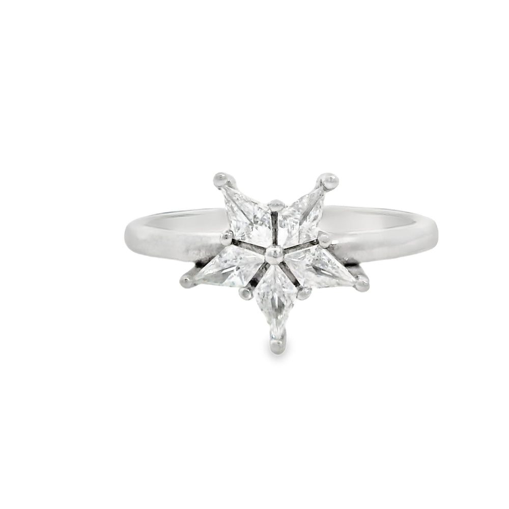 
                      
                        ENTREGA INMEDIATA / PIEZA ÚNICA / Anillo Estrella con Diamantes / Oro blanco 14K / Talla 4.25
                      
                    