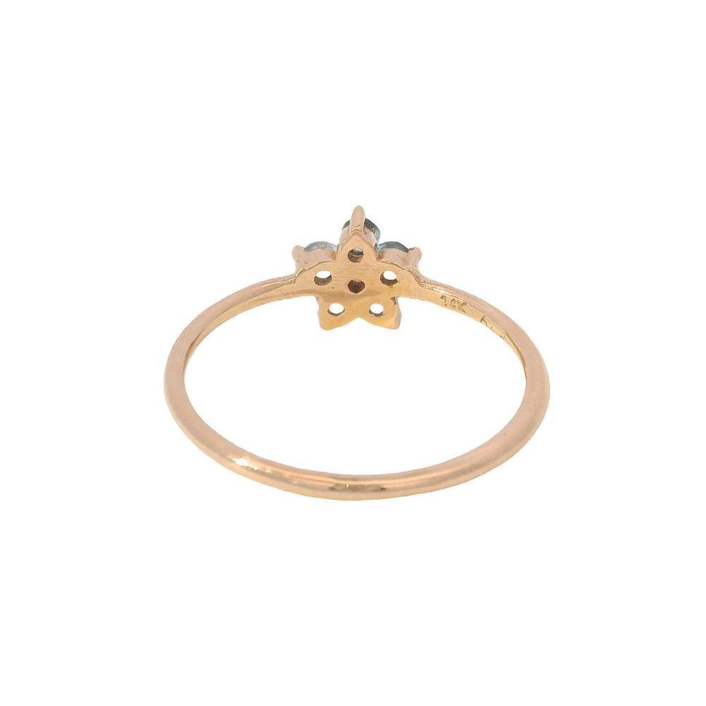 
                      
                        ENTREGA INMEDIATA / Anillo Flor Mini de Aguamarinas con Centro de Zafiro Rosa / Oro rosa 14K / Talla 7
                      
                    