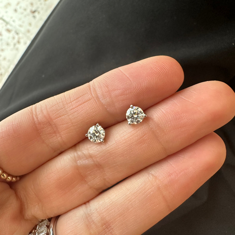 
                      
                        Diamond Earrings of 0.50ct each (total 1ct)
                      
                    