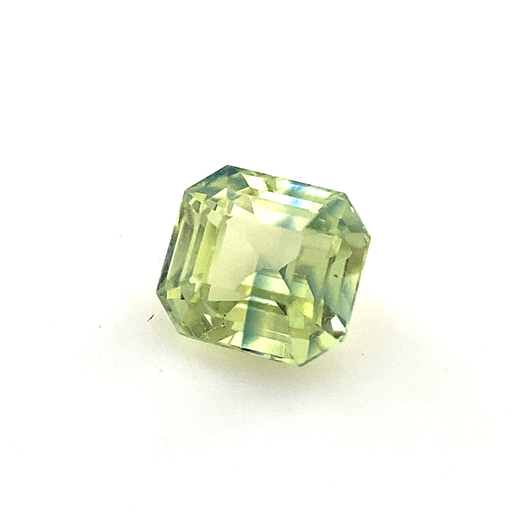 LOOSE STONE / Yellow sapphire with blue ribbons of 0.70ct / Total value 14,450 pesos