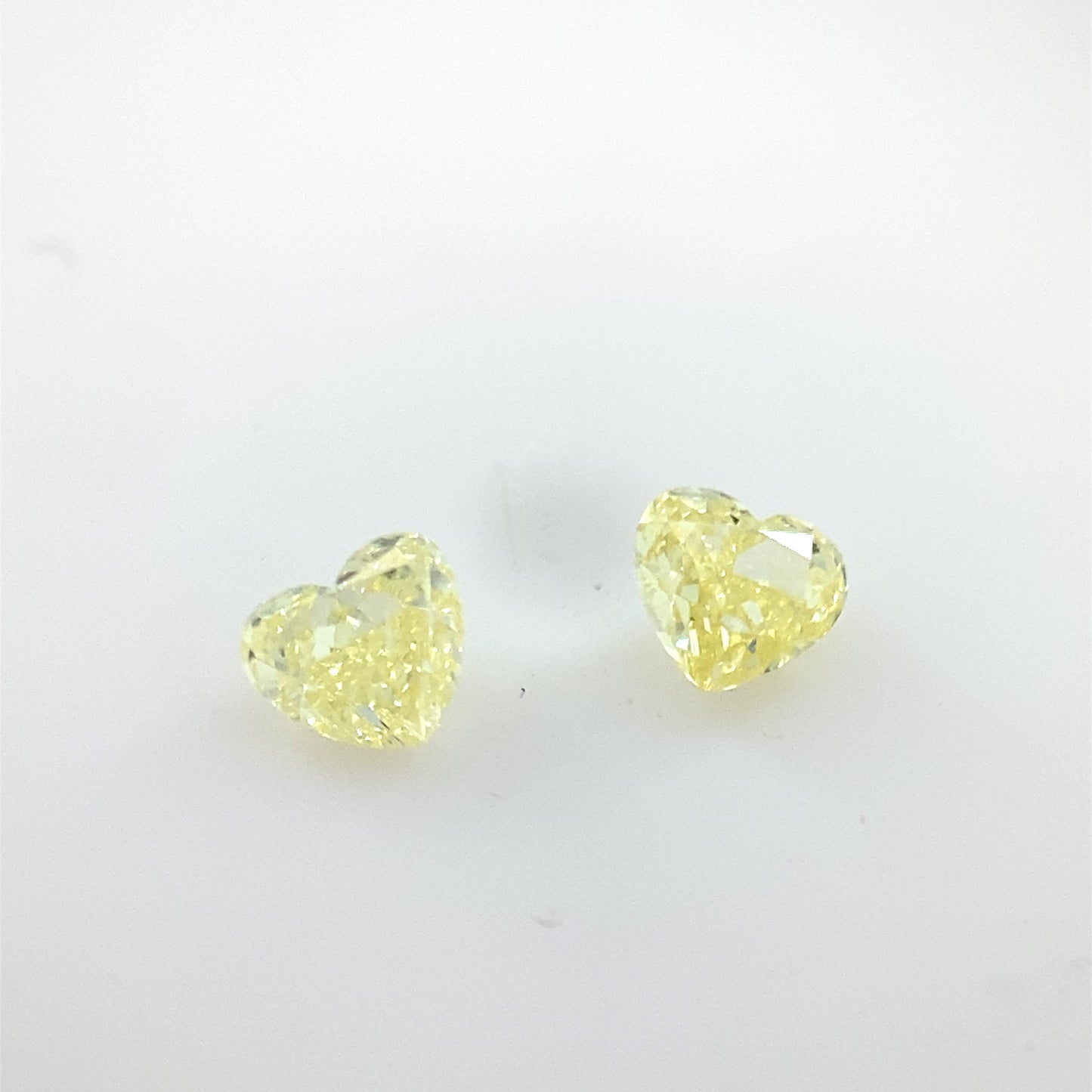 PIEDRA SUELTA / PAR de corazones de diamantes amarillos de 0.27ct / Valor total por el par 13,130 pesos