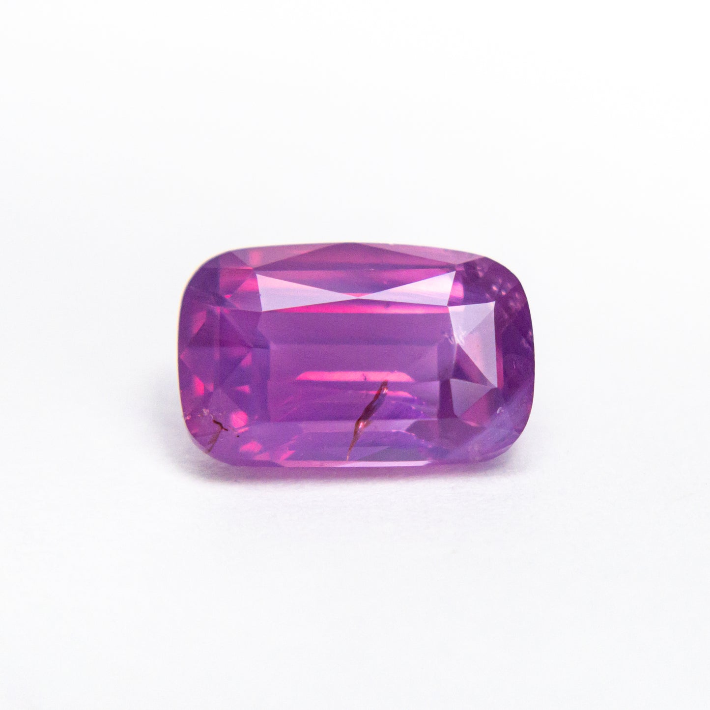 ANTICIPO/APARTADO Zafiro opalescente corte cushion alargado rosa fosforescente con inclusiones naranjas de 1.86ct, valor total 42,300 pesos