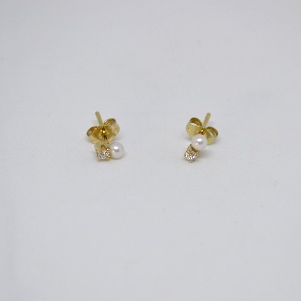 
                      
                        Aretes de perlas y diamantes
                      
                    