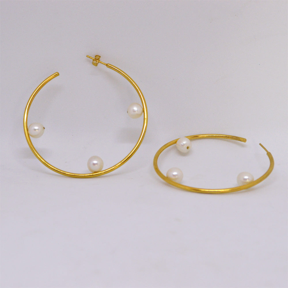 Load image into Gallery viewer, Three Pearls Stix Hoop Earrings
