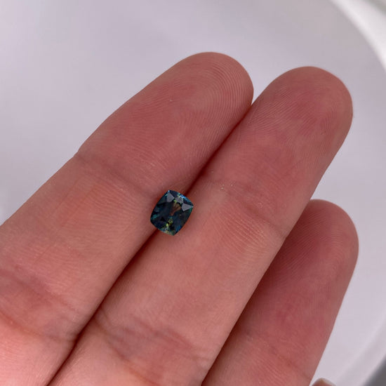 ANTICIPO/APARTADO Zafiro corte cushion de 0.93ct, valor total 14,600 pesos