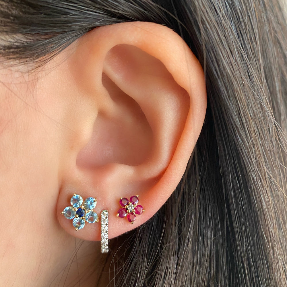 
                      
                        Aretes Flor Mini
                      
                    
