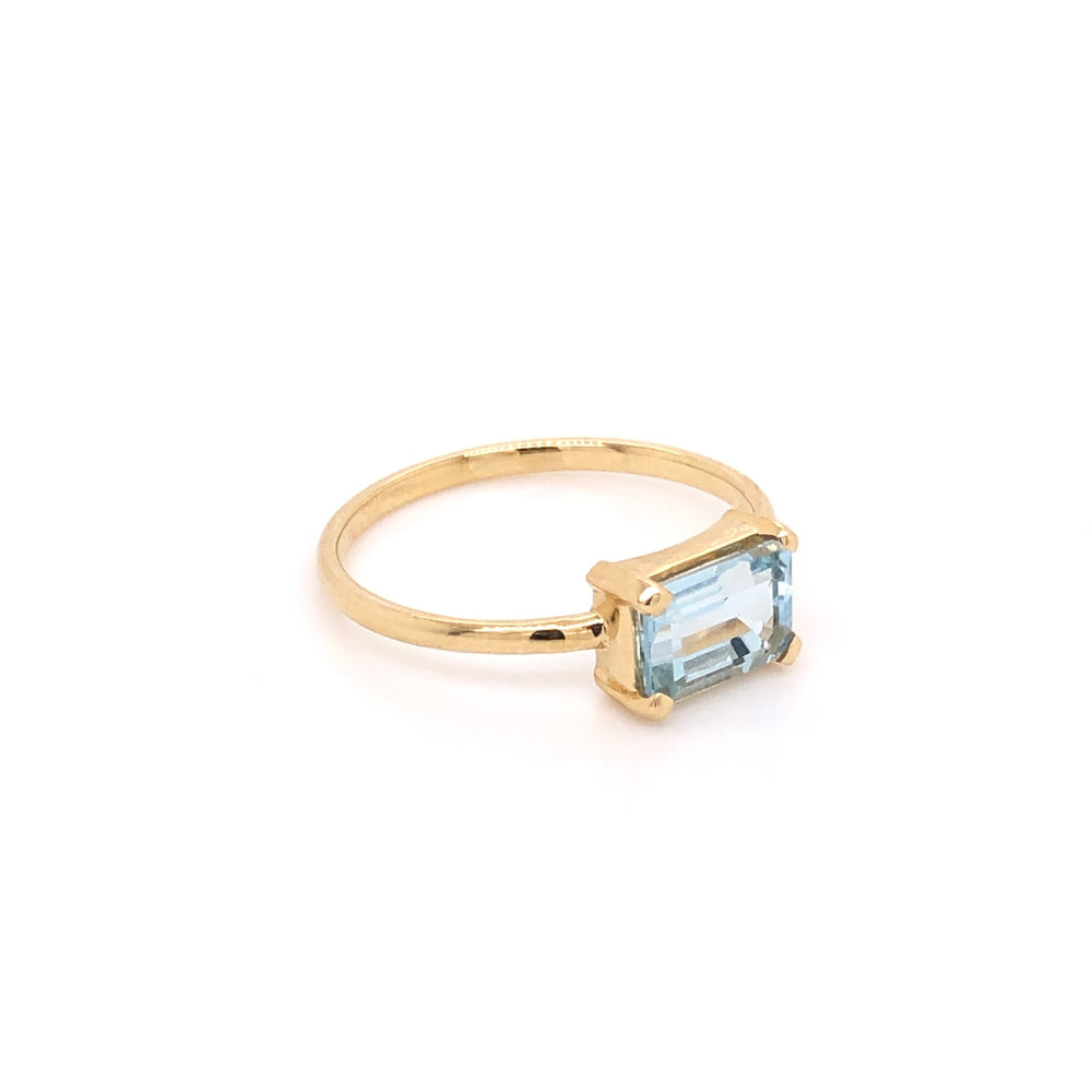 
                      
                        Anillo Solitario De Aguamarina Horizontal
                      
                    