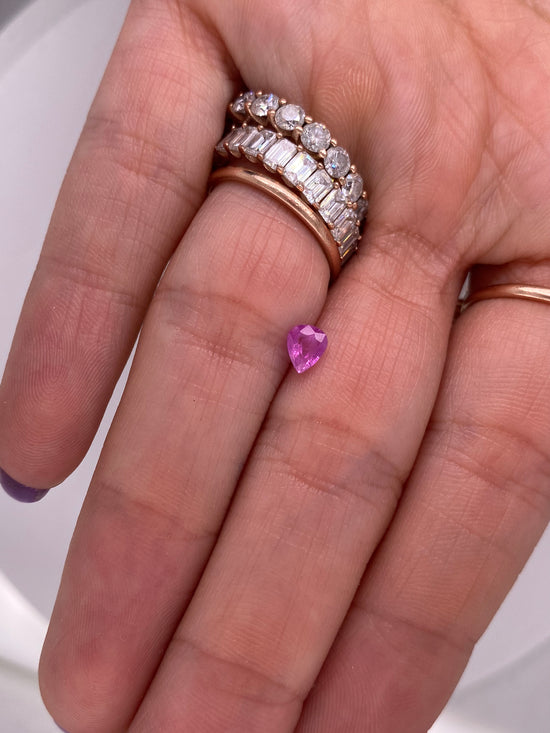 LOOSE STONE / Drop cut pink sapphire of 0.47ct / Total value 8900 pesos