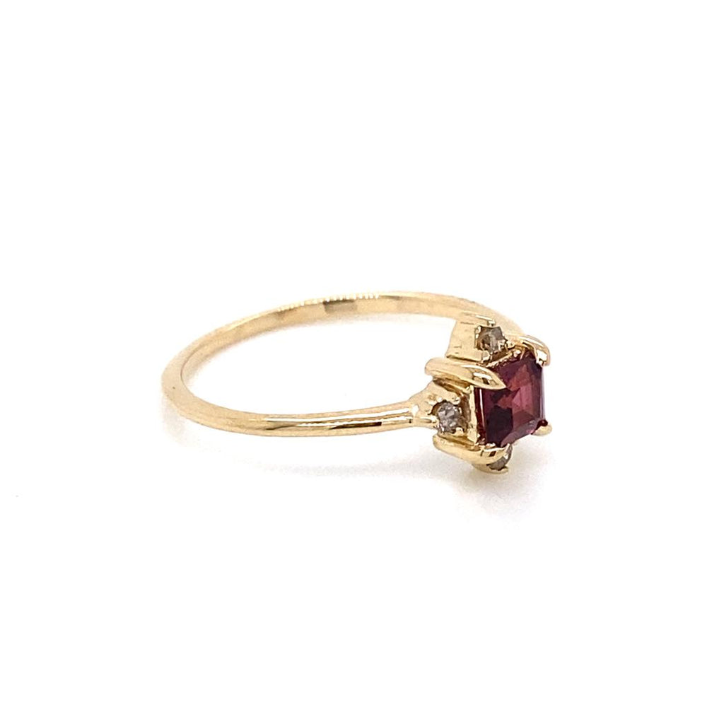 
                      
                        ENTREGA INMEDIATA / Anillo María Antonieta de Granate / Oro Amarillo 14k / Talla 7
                      
                    
