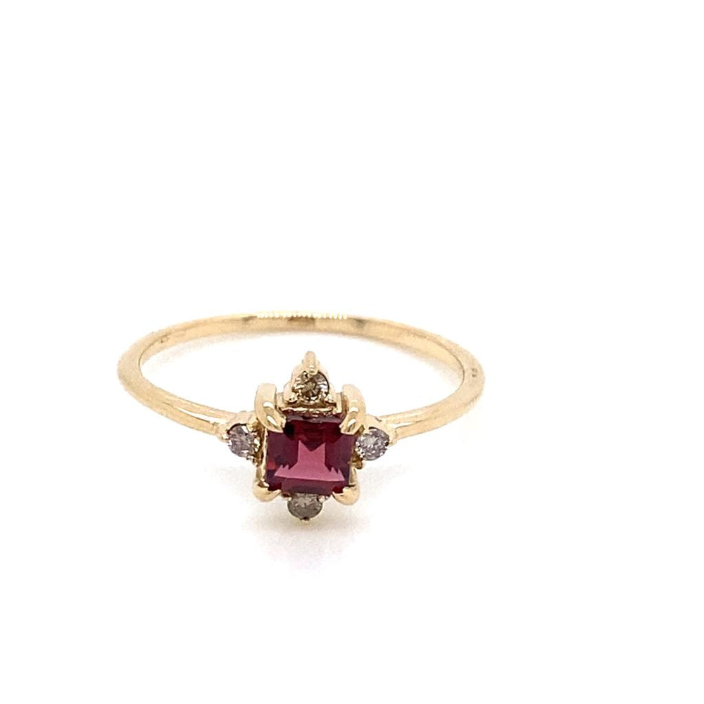 
                      
                        ENTREGA INMEDIATA / Anillo María Antonieta de Granate / Oro Amarillo 14k / Talla 7
                      
                    