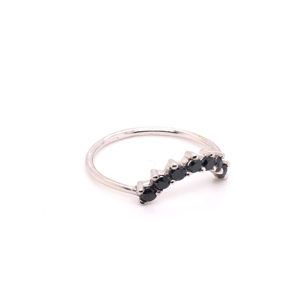 
                      
                        Anillo Corona Mijal con Diamantes Negros
                      
                    