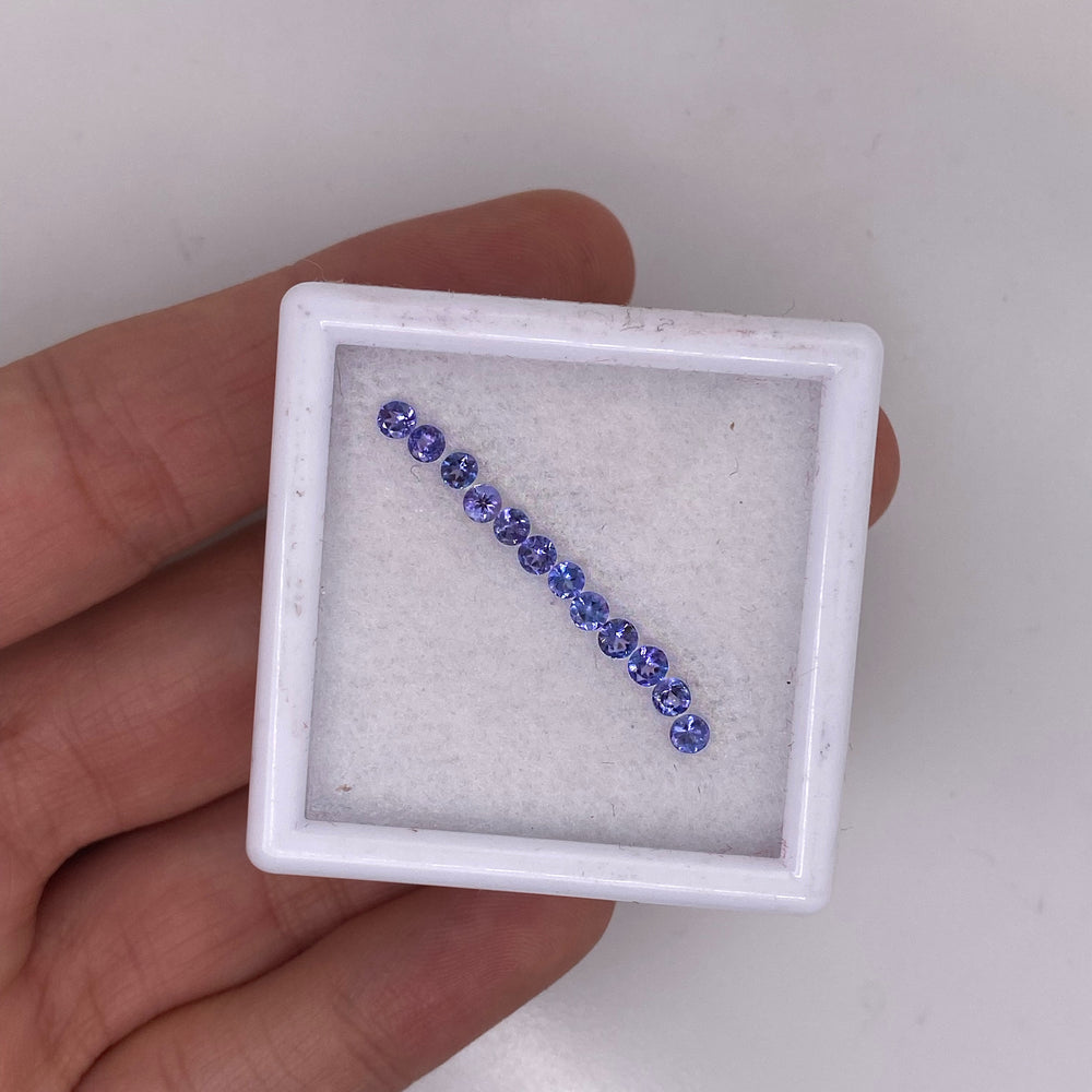 
                      
                        Anillo Magdalena “grande” de Tanzanitas
                      
                    