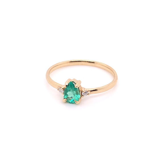 Anillo de Esmeralda corte Pera con Diamantes (pieza única)