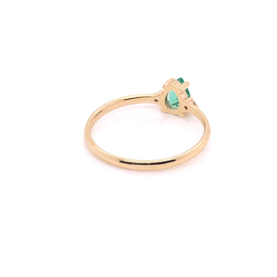 Pear cut Emerald Ring with Diamonds (single piece)