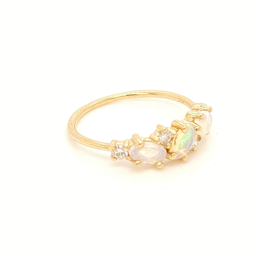 
                      
                        Anillo Laura de Ópalo
                      
                    