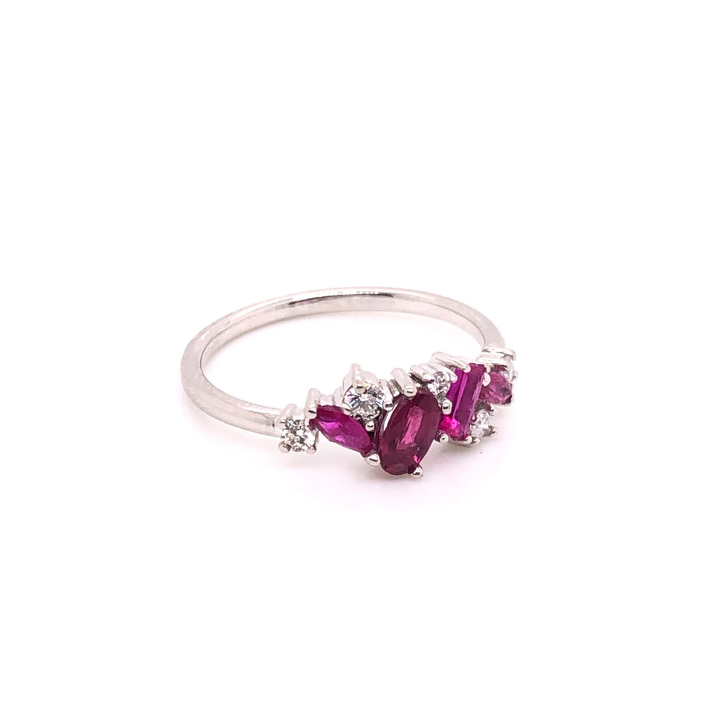 
                      
                        Anillo Cluster de Rubíes con Diamantes (pieza única)
                      
                    