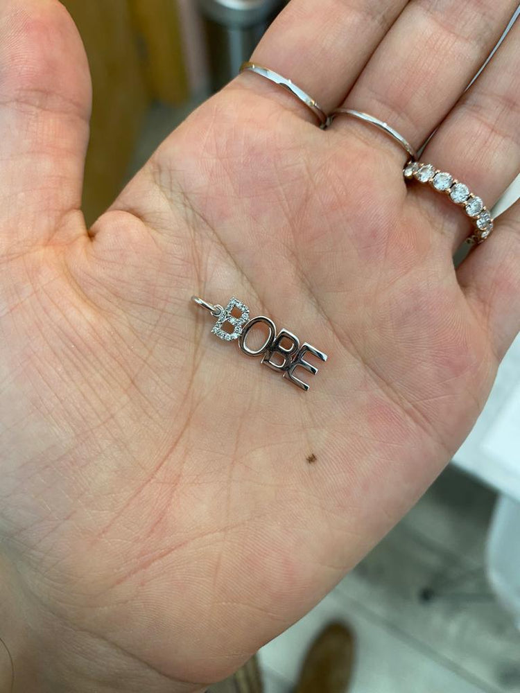 
                      
                        Dije de Nombre Con Inicial en Diamantes
                      
                    