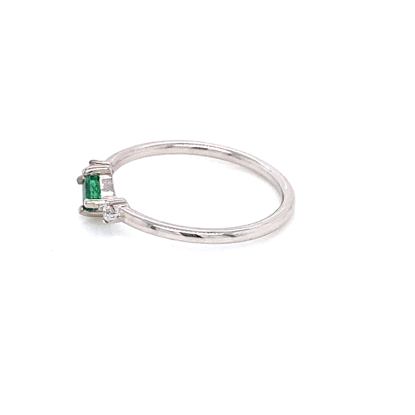 SINGLE PIECE / Diamond emerald ring with side diamonds