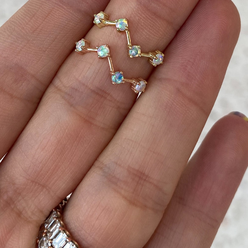 
                      
                        Anillo Magdalena grande con ópalos
                      
                    