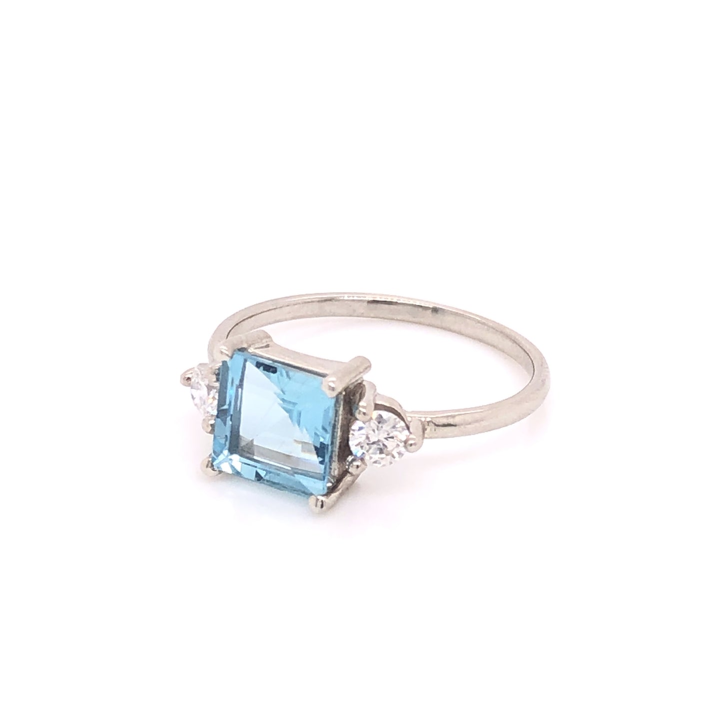 Aquamarine Ring with Side Diamonds (single piece)